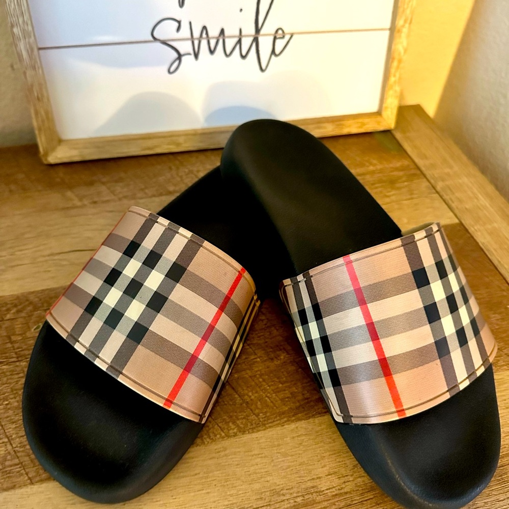 Burberry slides…